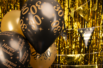 Ballonnen en vlaggen goud zwart